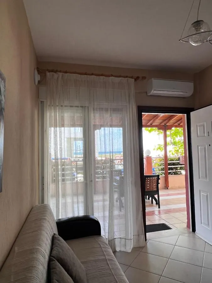 Theodora Villas Paralia Dionisiou 0*,