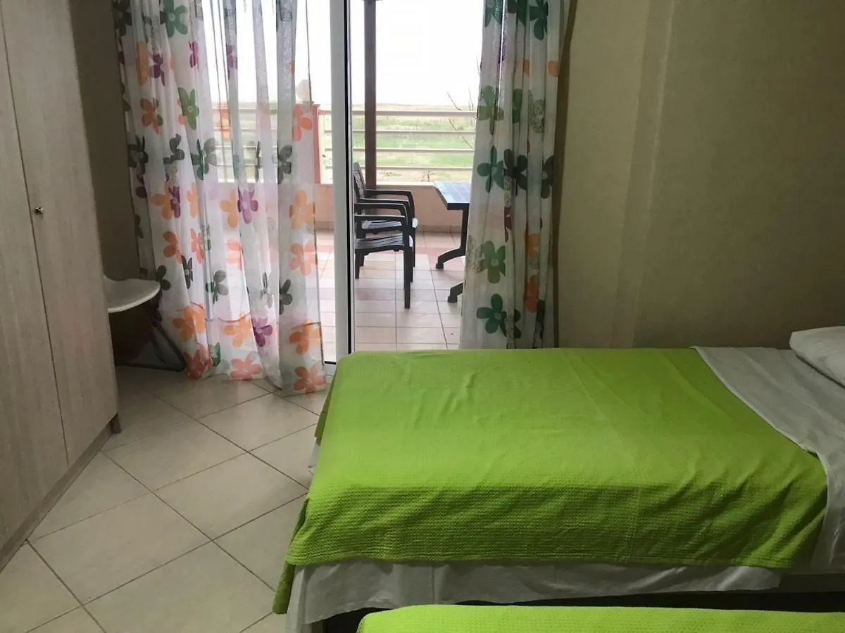Theodora Villas Paralia Dionisiou 0*,